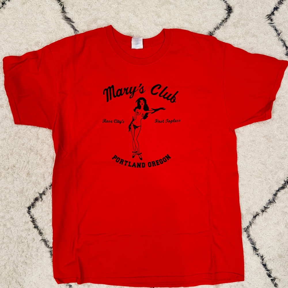 Mary’s Club red Gildan 2005 shirt Portland Oregon Strip Club Men’s Large